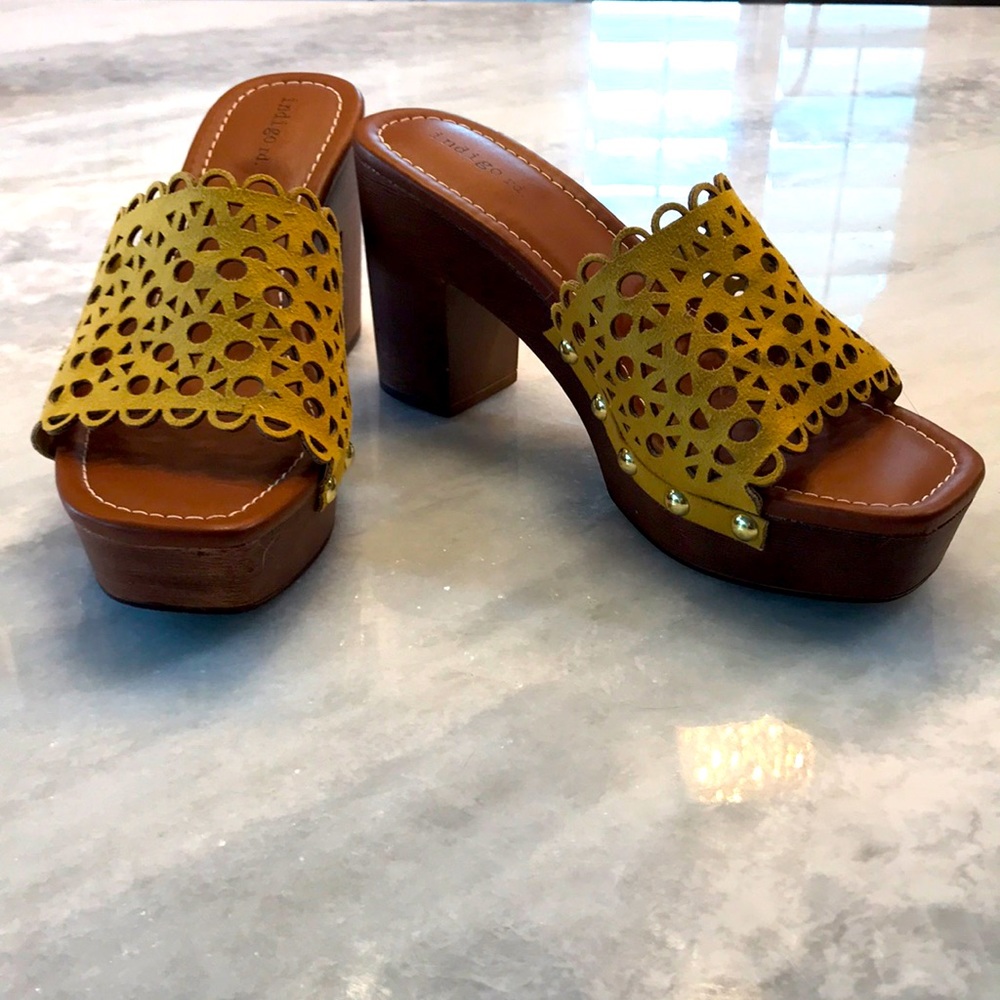 Indigo rd. Clog Sandals Mustard Size 7.5